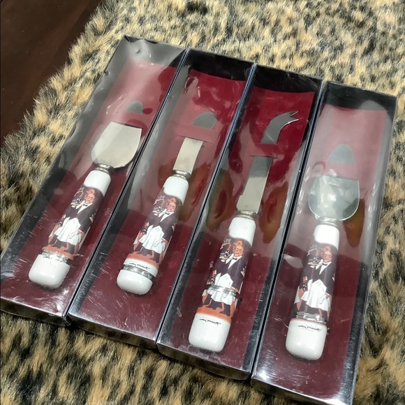 FROM DISNEY RESORTS CHEESE SPREADER SET - Picture 10 of 11